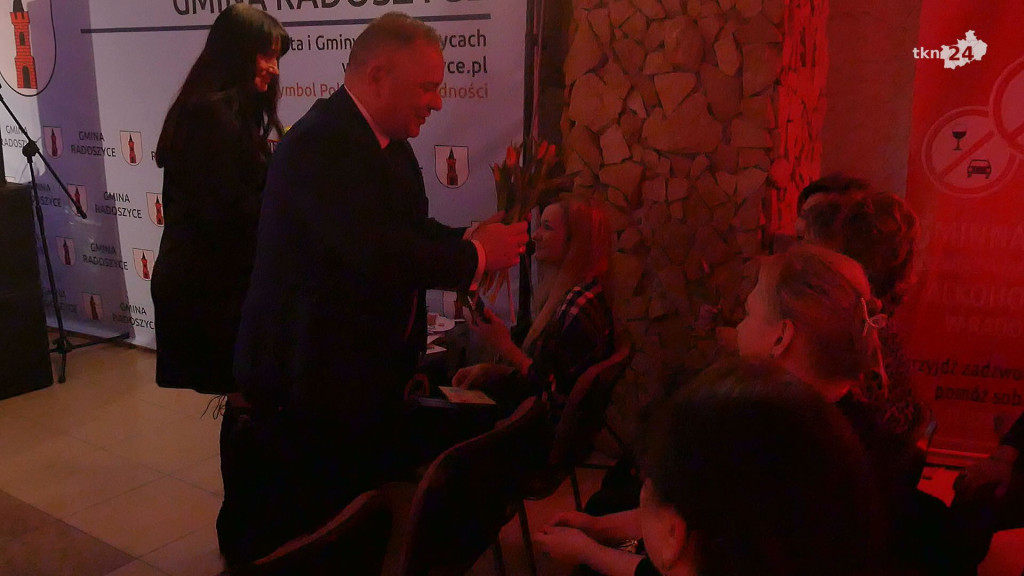 Sobowtór Maryli Rodowicz porwał do zabawy radoszyczanki! [wideo, zdjęcia]