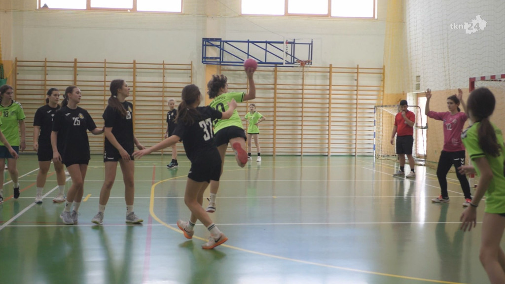 UKS Olimpia Końskie przegrywa z Koroną Handball [wideo, zdjęcia]
