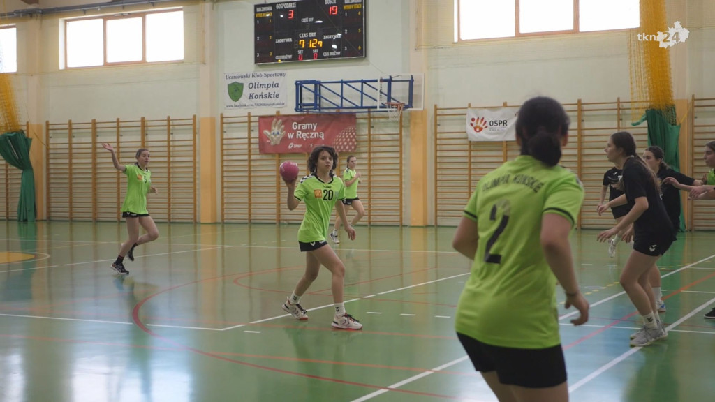 UKS Olimpia Końskie przegrywa z Koroną Handball [wideo, zdjęcia]