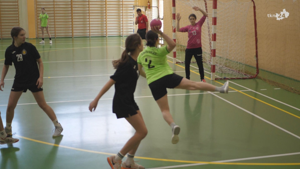 UKS Olimpia Końskie przegrywa z Koroną Handball [wideo, zdjęcia]