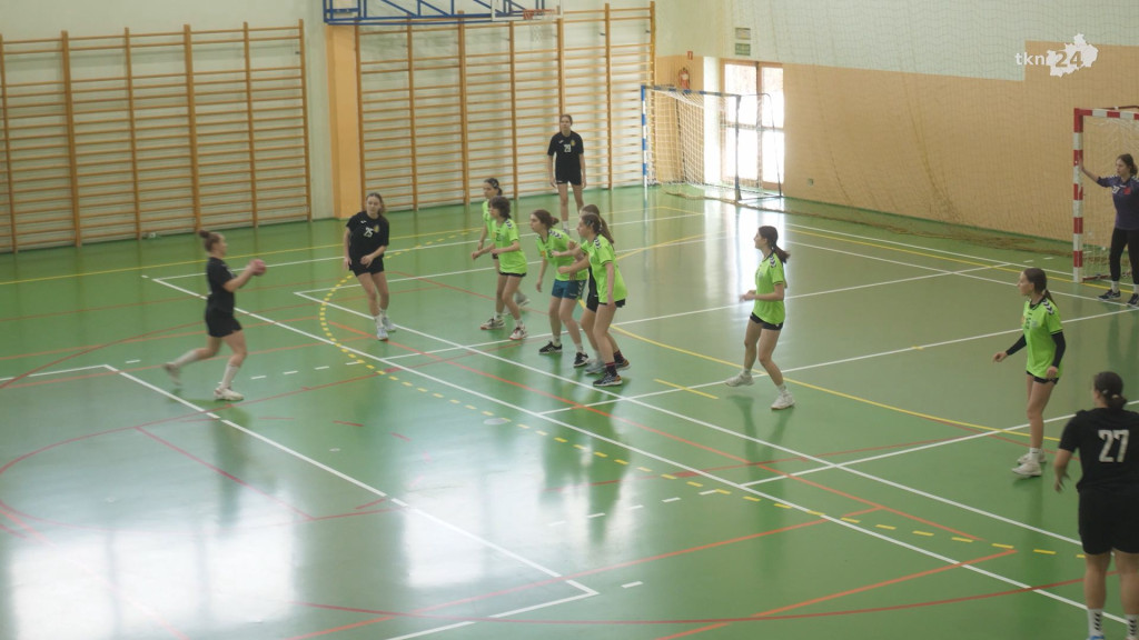 UKS Olimpia Końskie przegrywa z Koroną Handball [wideo, zdjęcia]