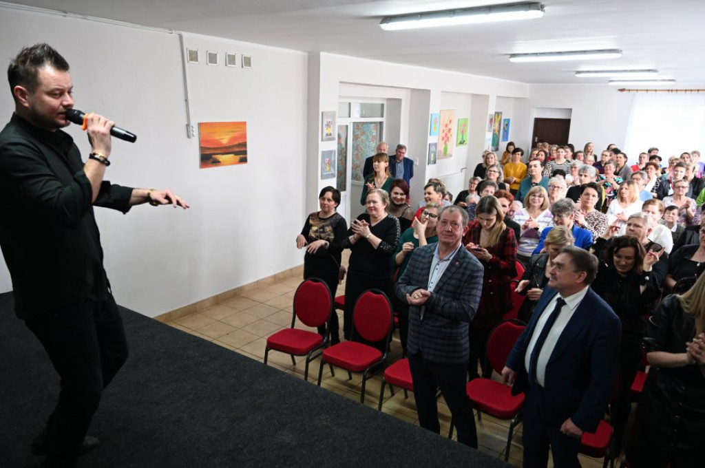 Bartek Wrona na Dzień Kobiet w gminie Słupia Konecka [zdjęcia]