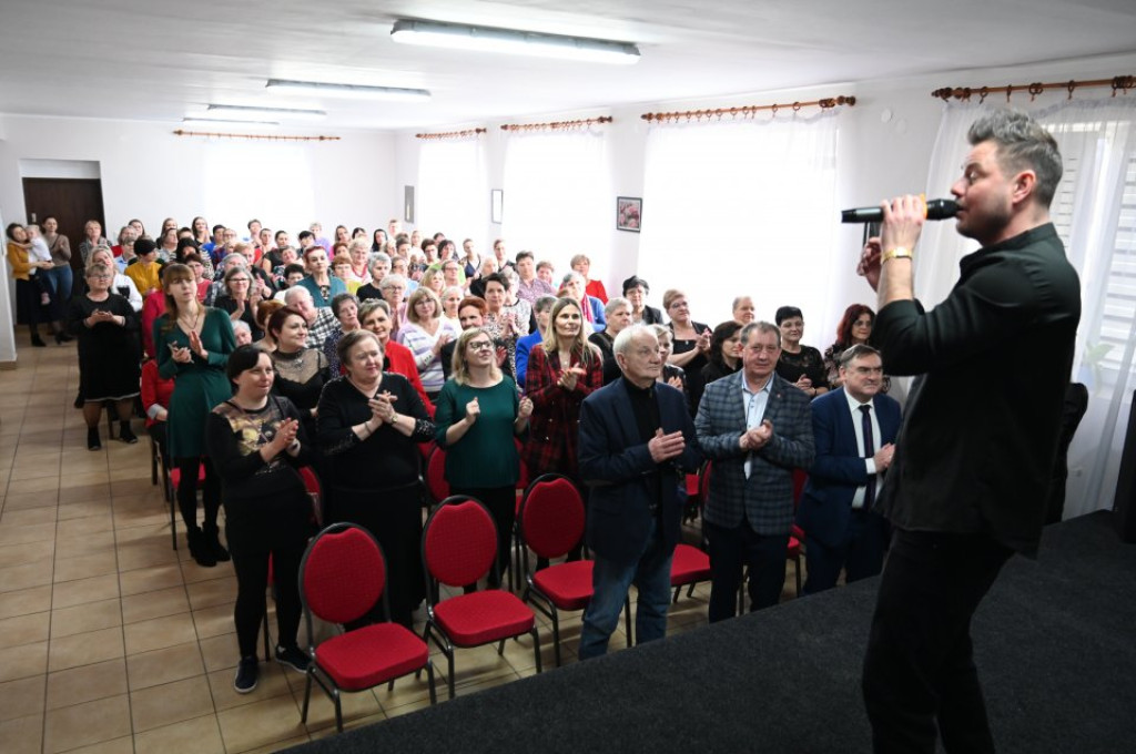 Bartek Wrona na Dzień Kobiet w gminie Słupia Konecka [zdjęcia]