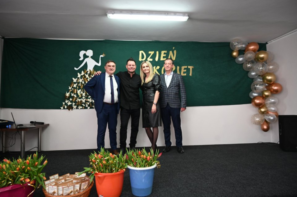 Bartek Wrona na Dzień Kobiet w gminie Słupia Konecka [zdjęcia]