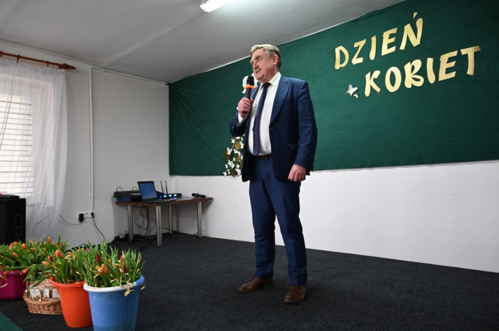 Bartek Wrona na Dzień Kobiet w gminie Słupia Konecka [zdjęcia]