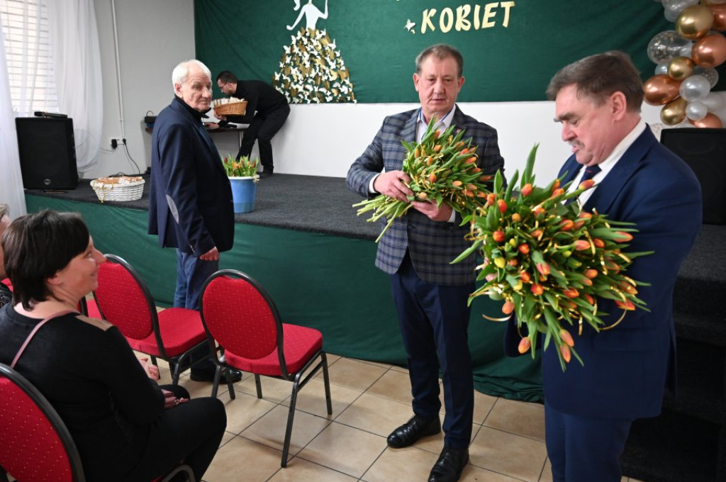 Bartek Wrona na Dzień Kobiet w gminie Słupia Konecka [zdjęcia]