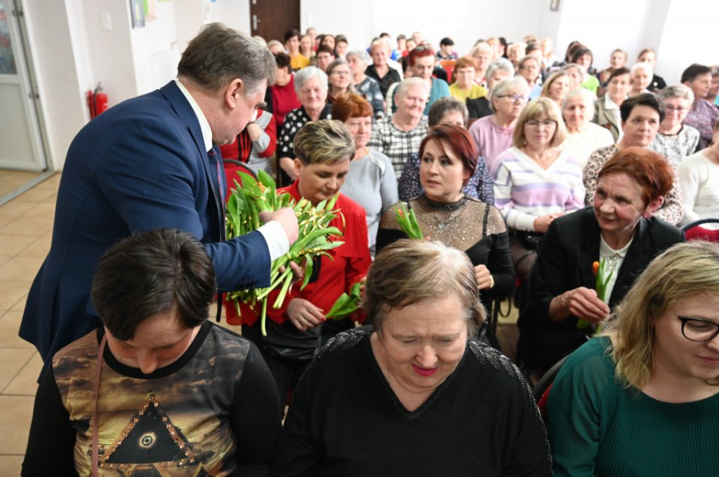 Bartek Wrona na Dzień Kobiet w gminie Słupia Konecka [zdjęcia]