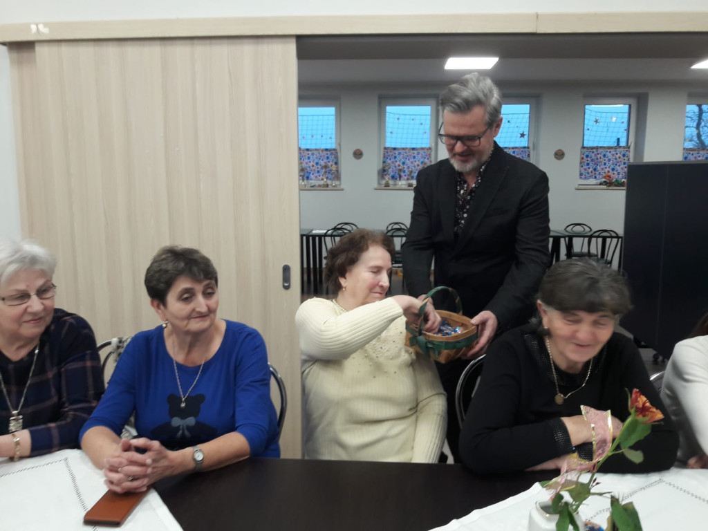 Wspólne śpiewanie na Dzień Kobiet w Kornicy [zdjęcia]