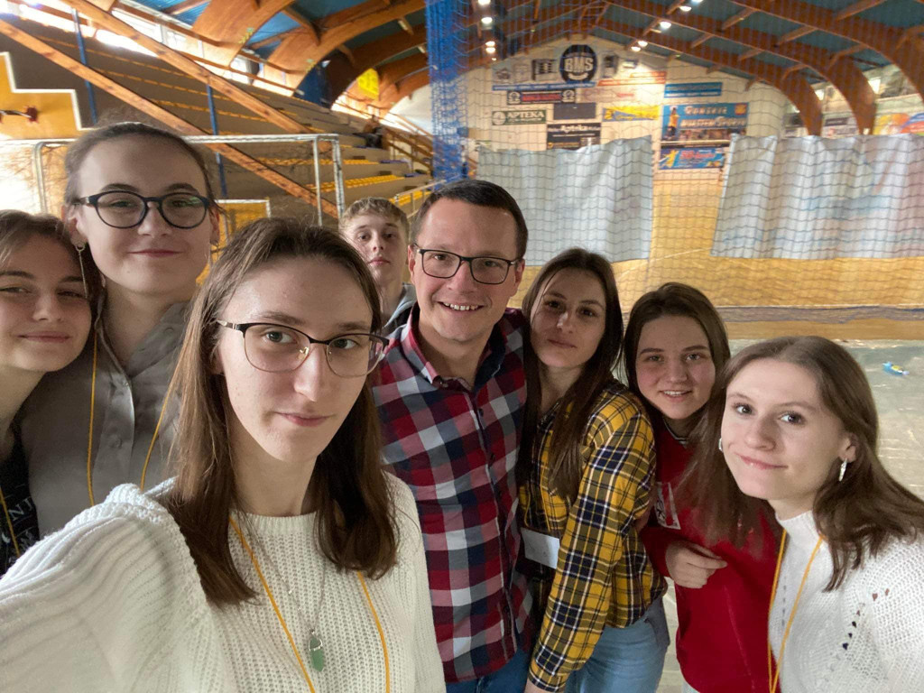 Rekolekcje w hali sportowej. Konecka młodzież przygotowywała się do świąt [zdjęcia]