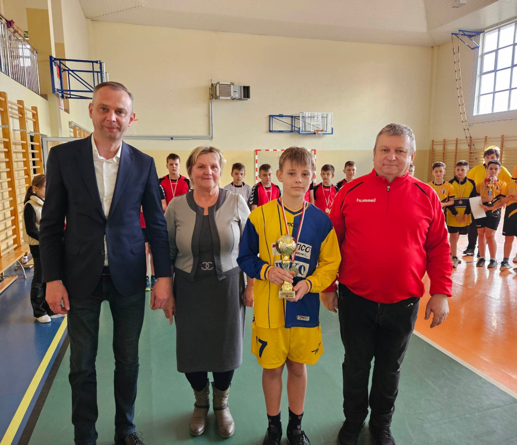 Turniej czterech gmin w piłkę ręczną w Królewcu [zdjęcia]