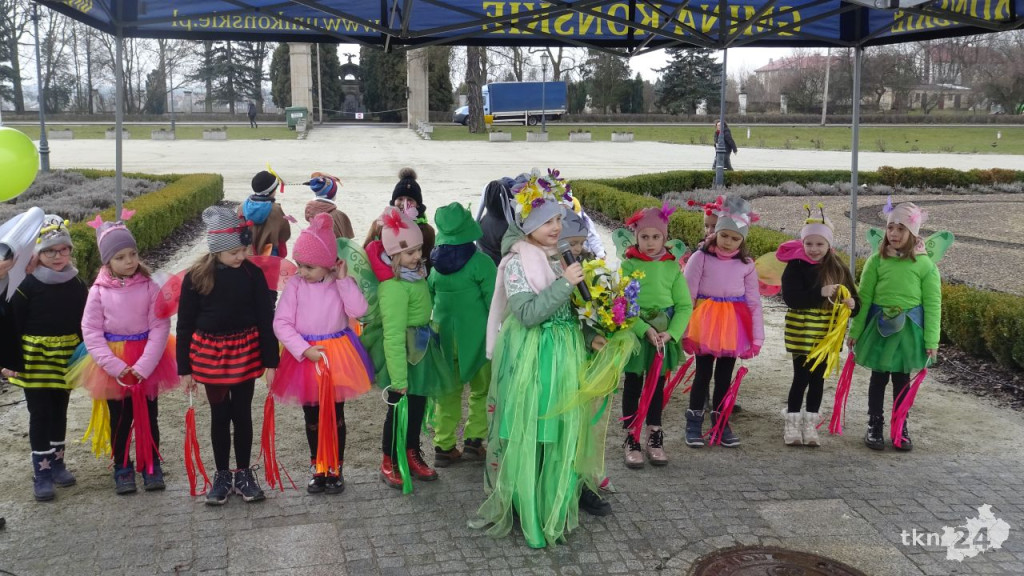Wiosna, wiosna, ach to Ty! Przedszkolaki z Końskich przegoniły zimę! [wideo, zdjęcia]