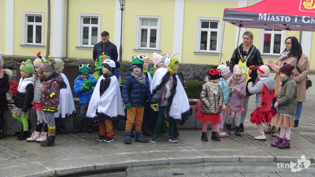 Wiosna, wiosna, ach to Ty! Przedszkolaki z Końskich przegoniły zimę! [wideo, zdjęcia]