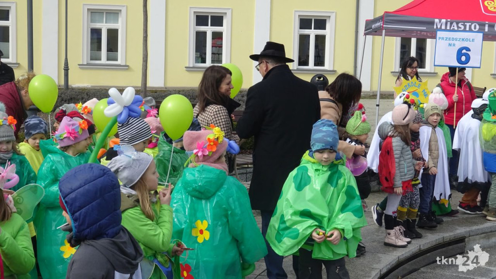 Wiosna, wiosna, ach to Ty! Przedszkolaki z Końskich przegoniły zimę! [wideo, zdjęcia]