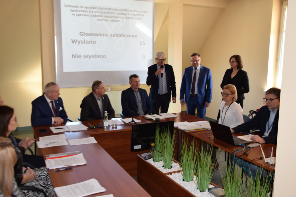 Gowarczów: Radni za prawami miejskimi