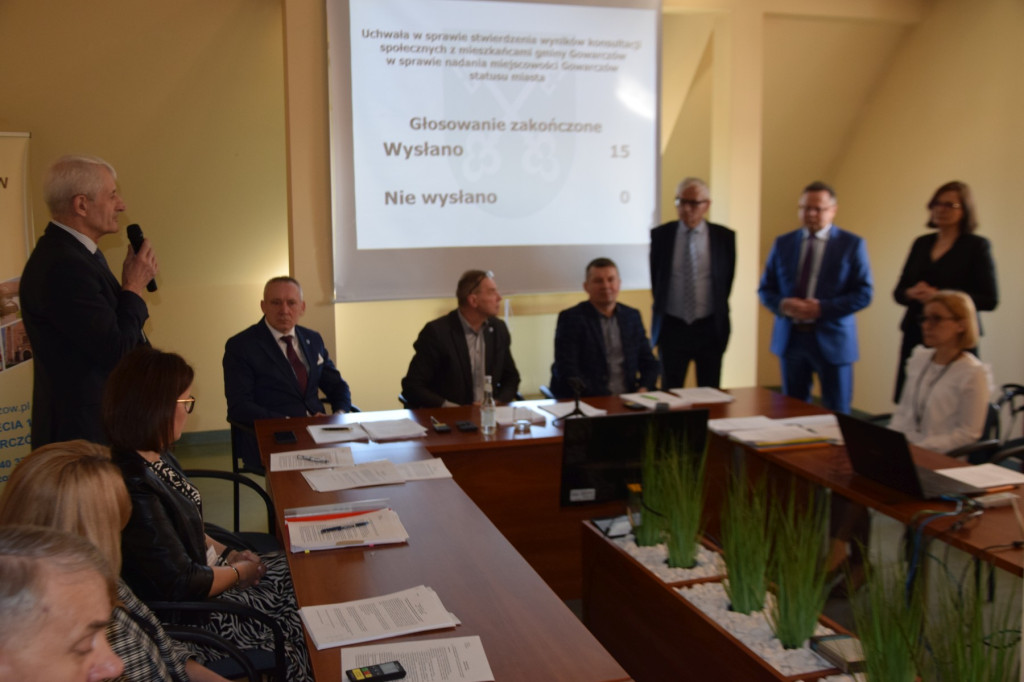 Gowarczów: Radni za prawami miejskimi