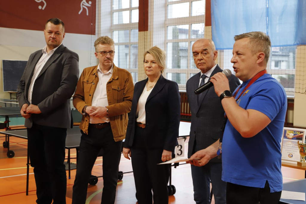 Dziewczyny z II LO najlepsze w tenisie stołowym [zdjęcia]