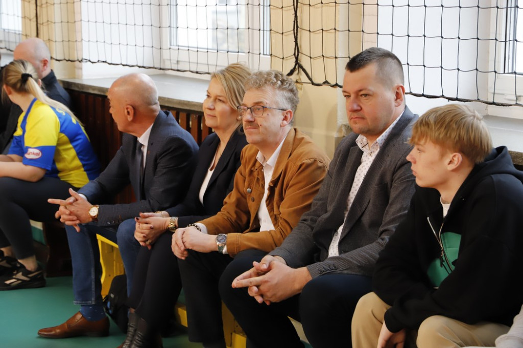 Dziewczyny z II LO najlepsze w tenisie stołowym [zdjęcia]