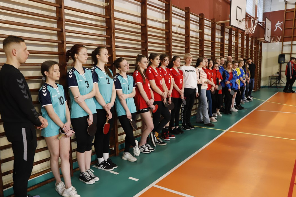 Dziewczyny z II LO najlepsze w tenisie stołowym [zdjęcia]