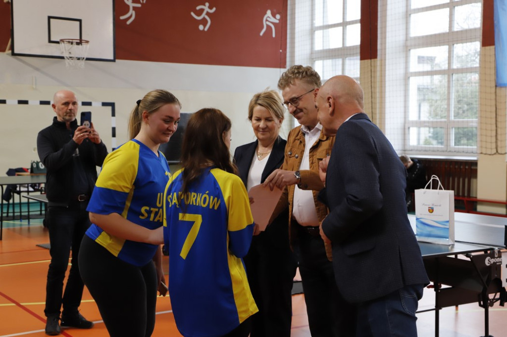 Dziewczyny z II LO najlepsze w tenisie stołowym [zdjęcia]
