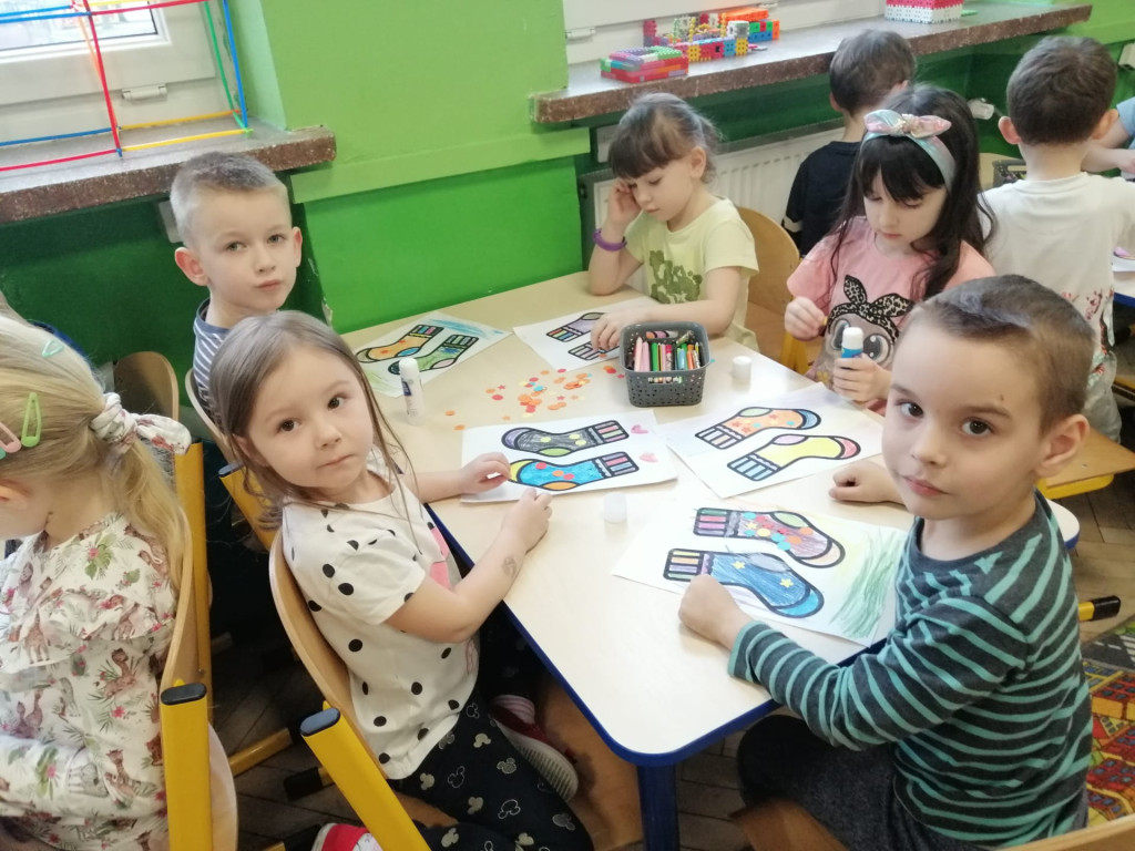 Przedszkolaki ze Stąporkowa solidarnie na Światowy Dzień Zespołu Downa [zdjęcia]