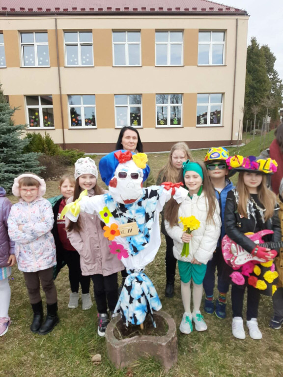 Pokaz mody, koszykówka i talent show na powitanie wiosny w Czermnie [zdjęcia]