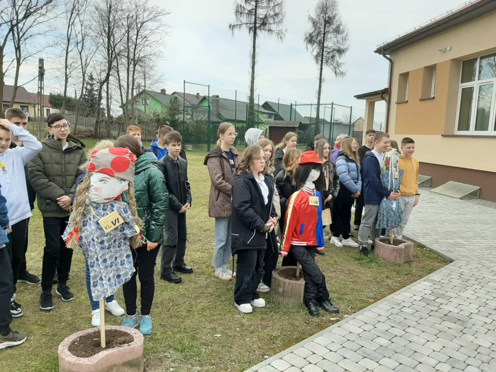 Pokaz mody, koszykówka i talent show na powitanie wiosny w Czermnie [zdjęcia]
