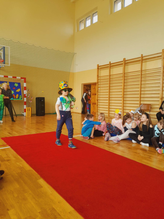 Pokaz mody, koszykówka i talent show na powitanie wiosny w Czermnie [zdjęcia]