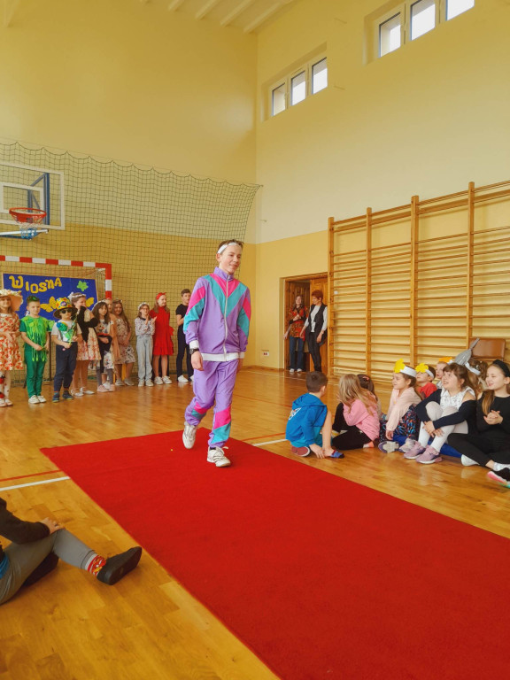Pokaz mody, koszykówka i talent show na powitanie wiosny w Czermnie [zdjęcia]