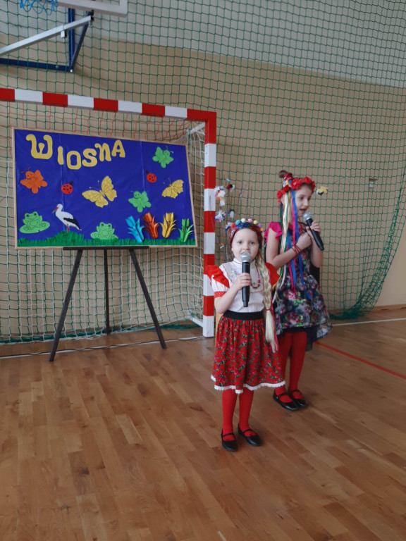 Pokaz mody, koszykówka i talent show na powitanie wiosny w Czermnie [zdjęcia]