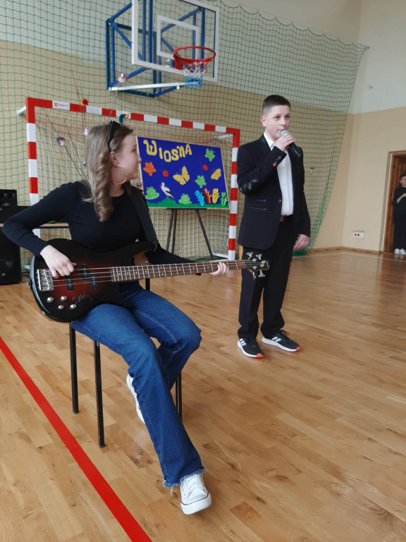 Pokaz mody, koszykówka i talent show na powitanie wiosny w Czermnie [zdjęcia]