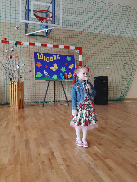 Pokaz mody, koszykówka i talent show na powitanie wiosny w Czermnie [zdjęcia]