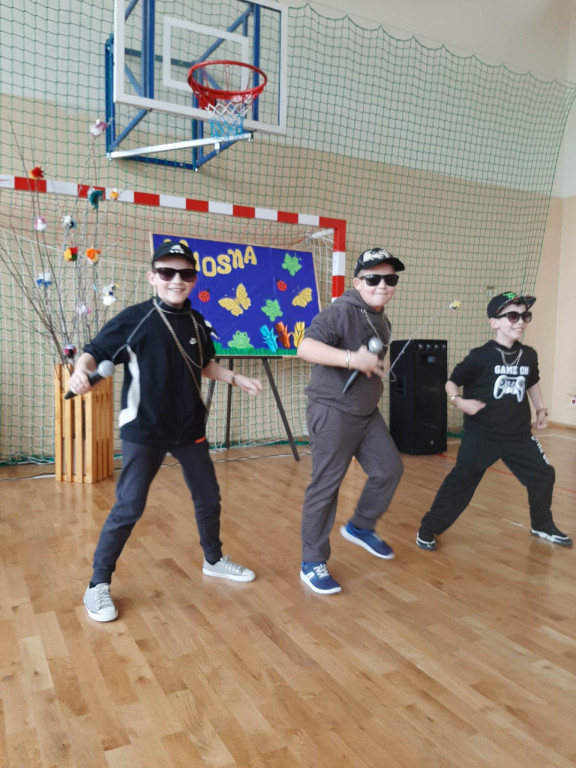 Pokaz mody, koszykówka i talent show na powitanie wiosny w Czermnie [zdjęcia]
