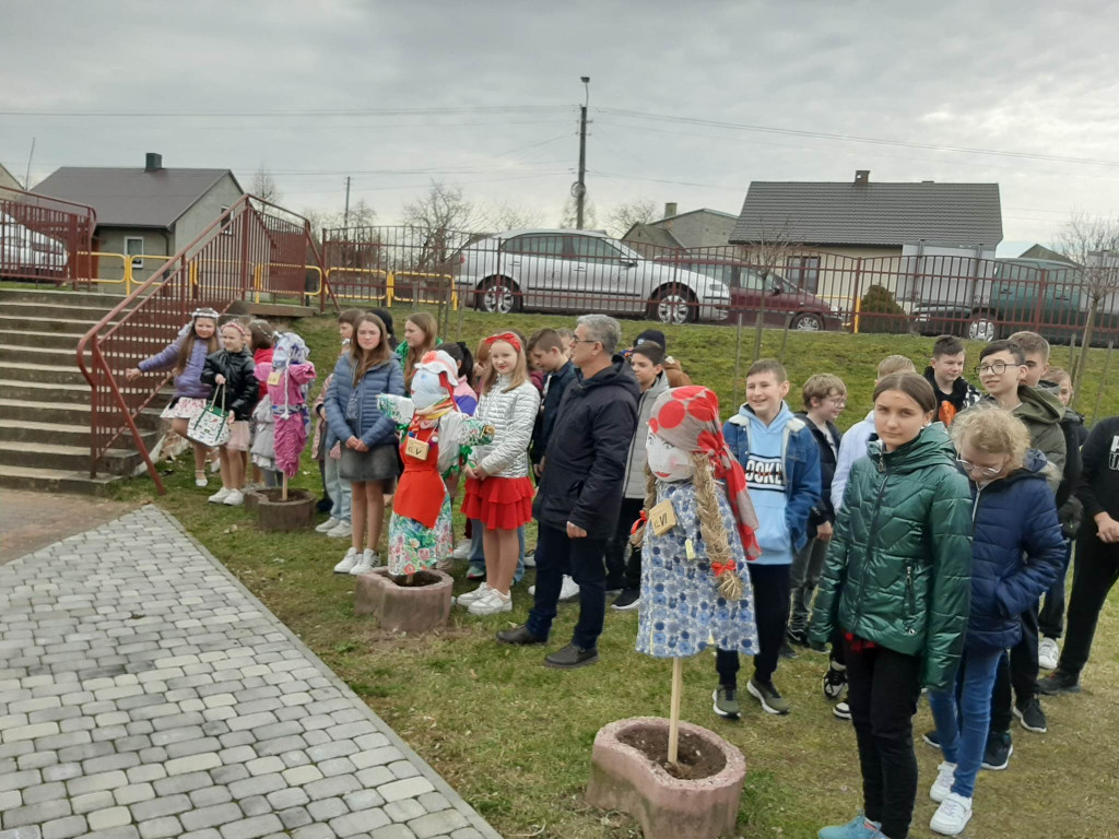 Pokaz mody, koszykówka i talent show na powitanie wiosny w Czermnie [zdjęcia]