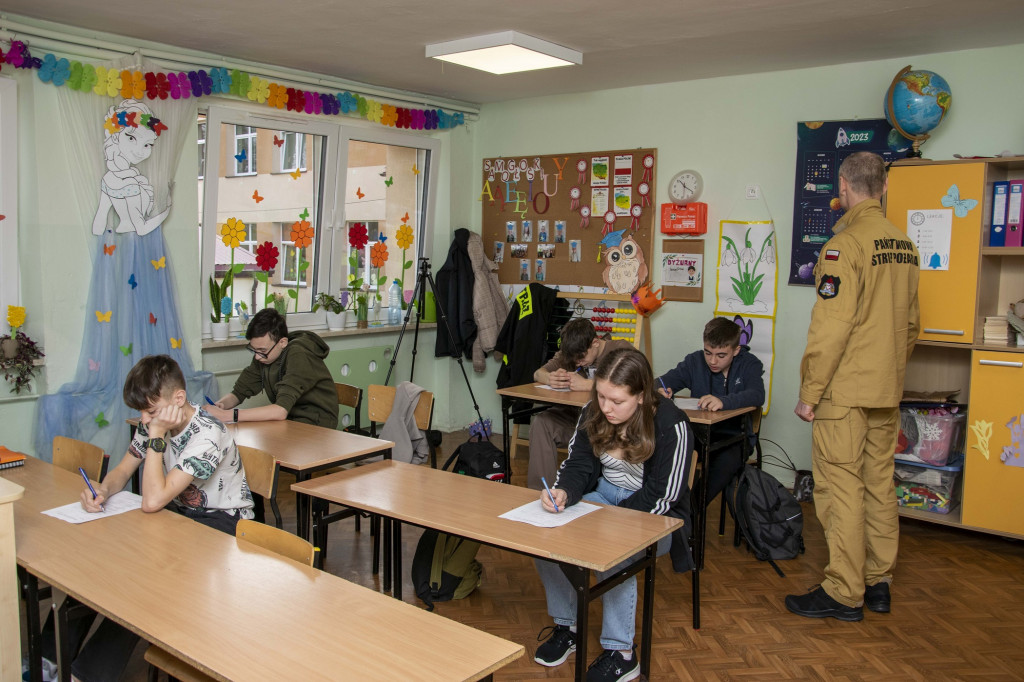 Młodzież z gminy Fałków w Turnieju Wiedzy Pożarniczej [zdjęcia]