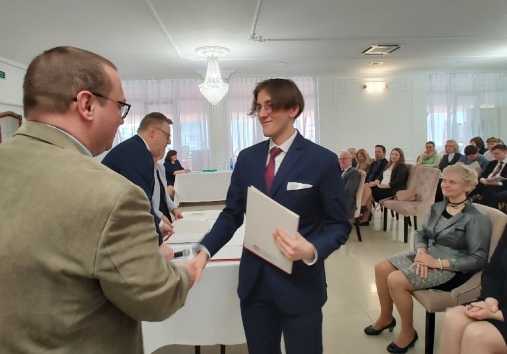 Koneccy uczniowie wygrali Olimpiadę Historyczną! [zdjęcia]