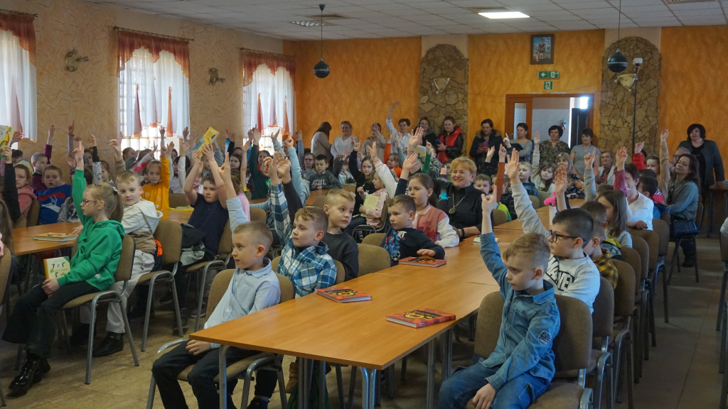 Justyna Bednarek spotkała się z najmłodszymi czytelnikami w Radoszycach [zdjęcia]