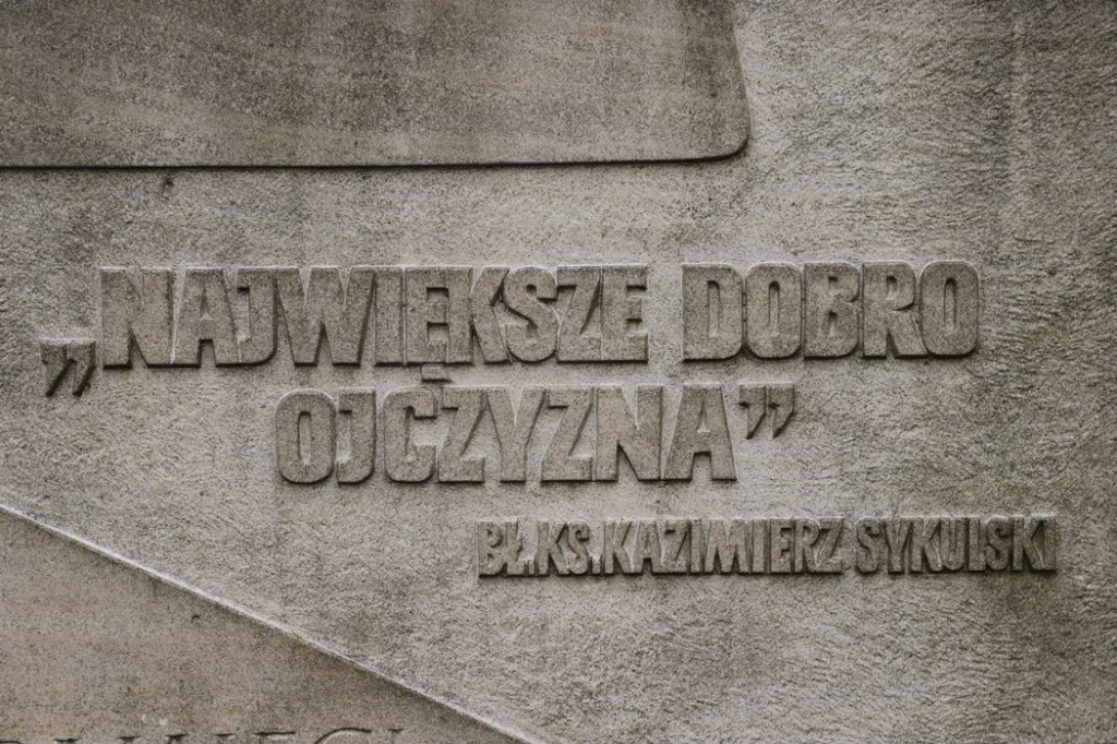 W rocznicę katastrofy smoleńskiej i z pamięcią o ofiarach Katynia [zdjęcia]