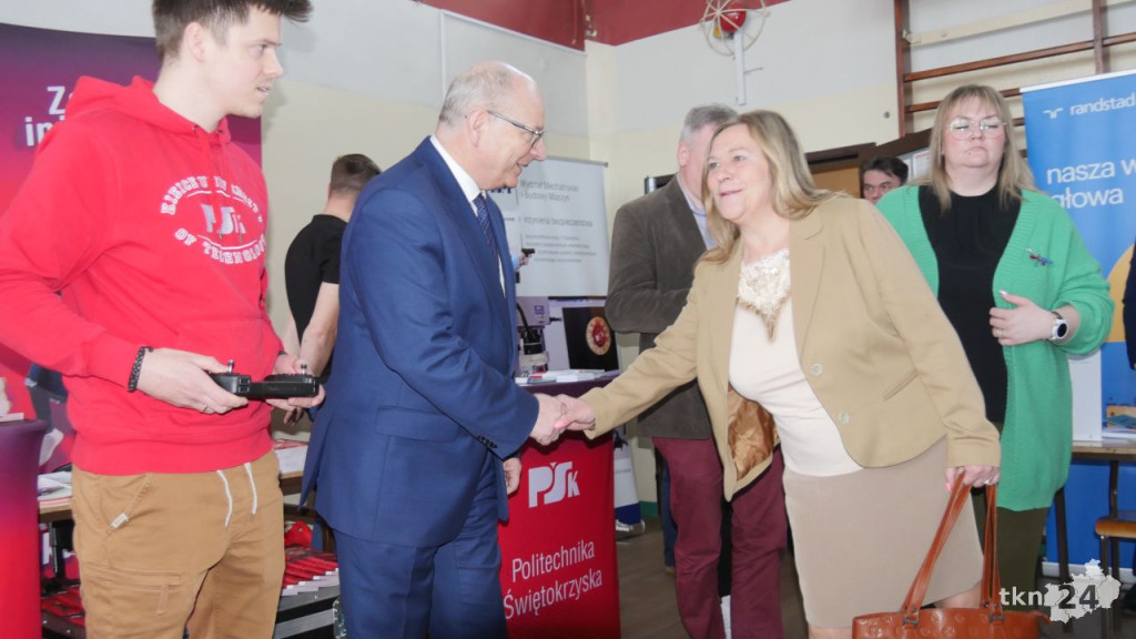 Setki ofert na Powiatowych Targach Pracy 2023 [wideo, zdjęcia]