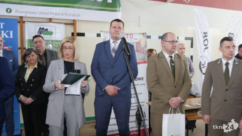 Setki ofert na Powiatowych Targach Pracy 2023 [wideo, zdjęcia]