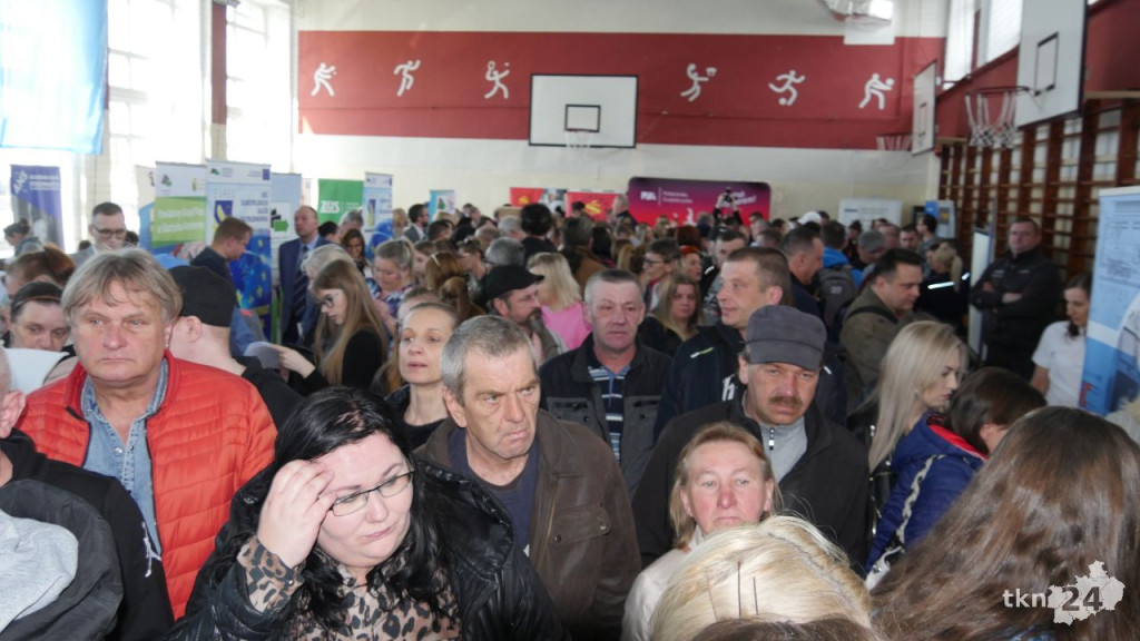 Setki ofert na Powiatowych Targach Pracy 2023 [wideo, zdjęcia]