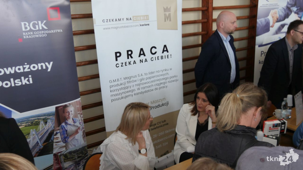 Setki ofert na Powiatowych Targach Pracy 2023 [wideo, zdjęcia]