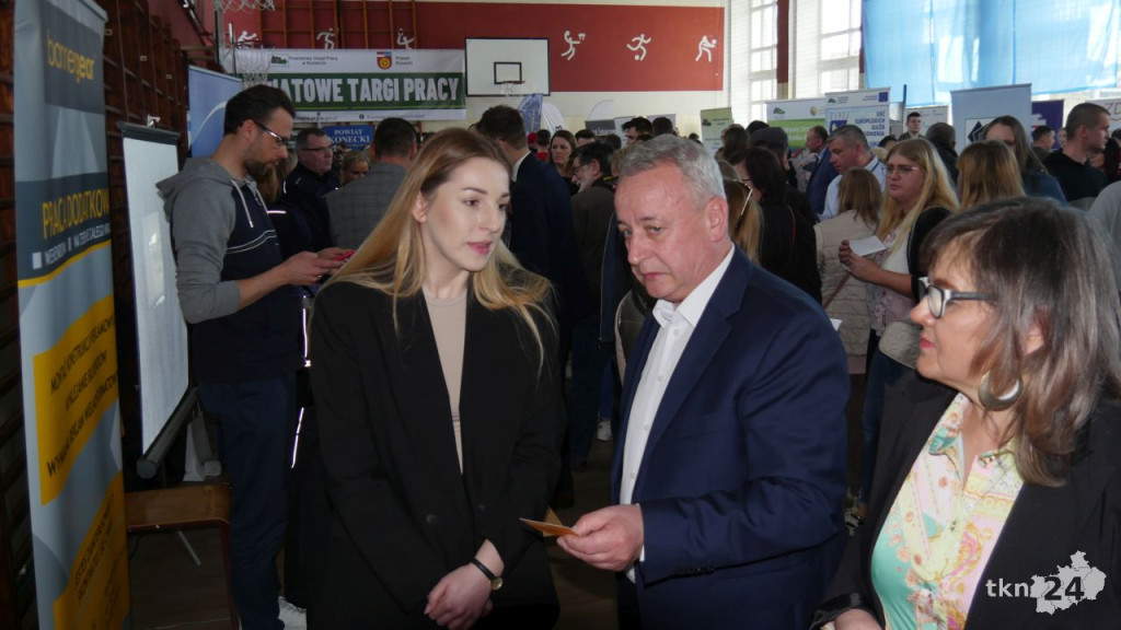 Setki ofert na Powiatowych Targach Pracy 2023 [wideo, zdjęcia]