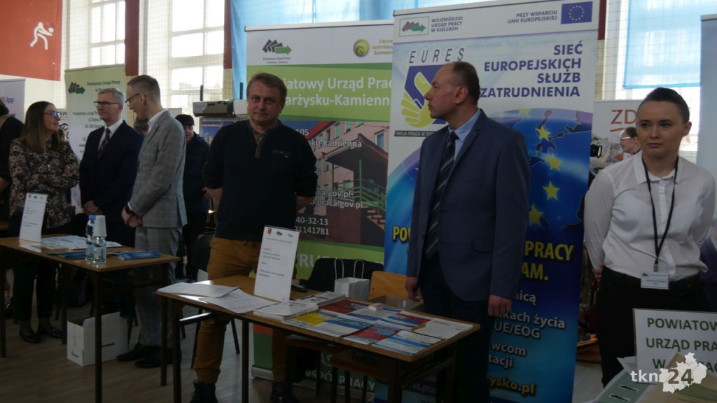 Setki ofert na Powiatowych Targach Pracy 2023 [wideo, zdjęcia]