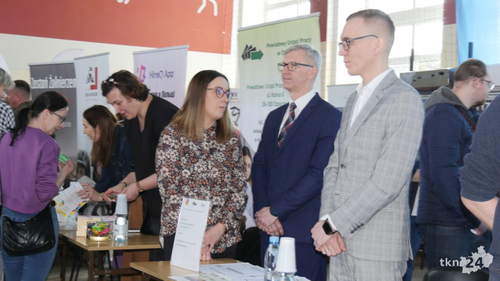 Setki ofert na Powiatowych Targach Pracy 2023 [wideo, zdjęcia]