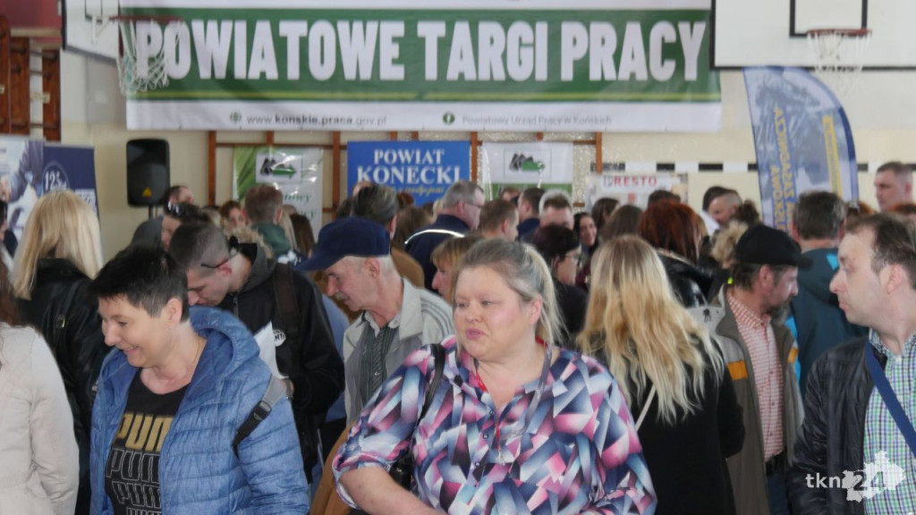 Setki ofert na Powiatowych Targach Pracy 2023 [wideo, zdjęcia]