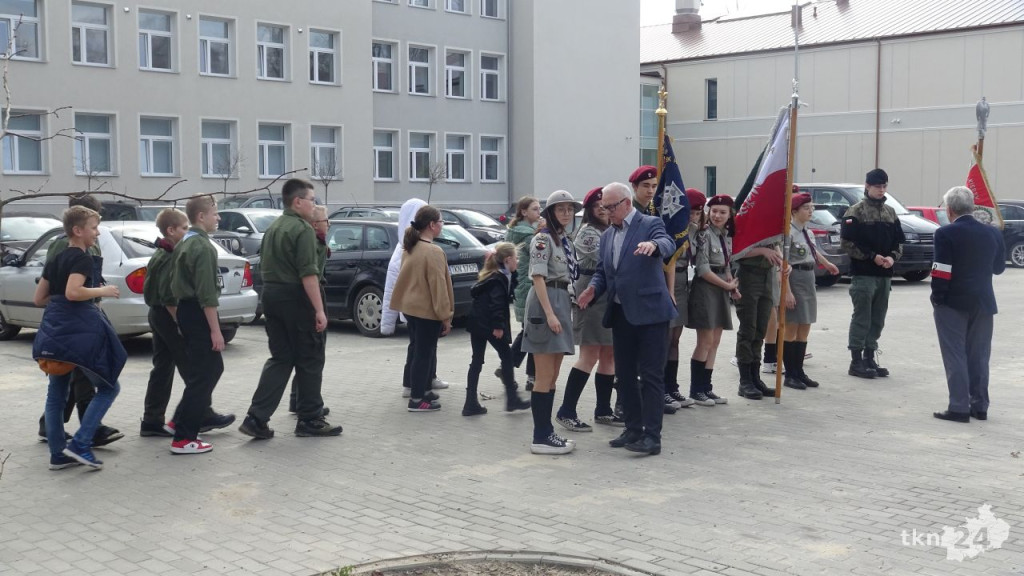 Dąb Pamięci `Robota` zasadzono w Końskich [wideo, zdjęcia]