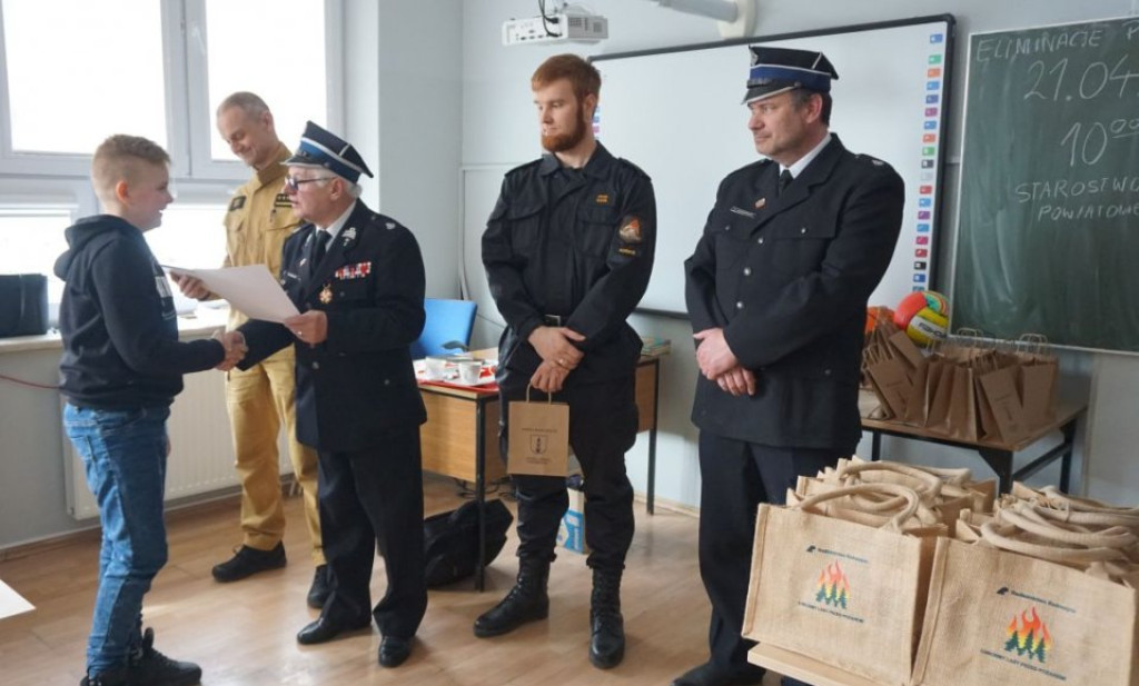 Poznaliśmy laureatów gminnych eliminacji turnieju wiedzy pożarniczej w Radoszycach [zdjęcia]