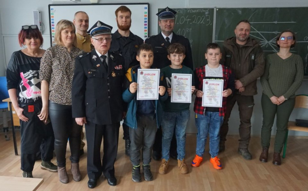 Poznaliśmy laureatów gminnych eliminacji turnieju wiedzy pożarniczej w Radoszycach [zdjęcia]