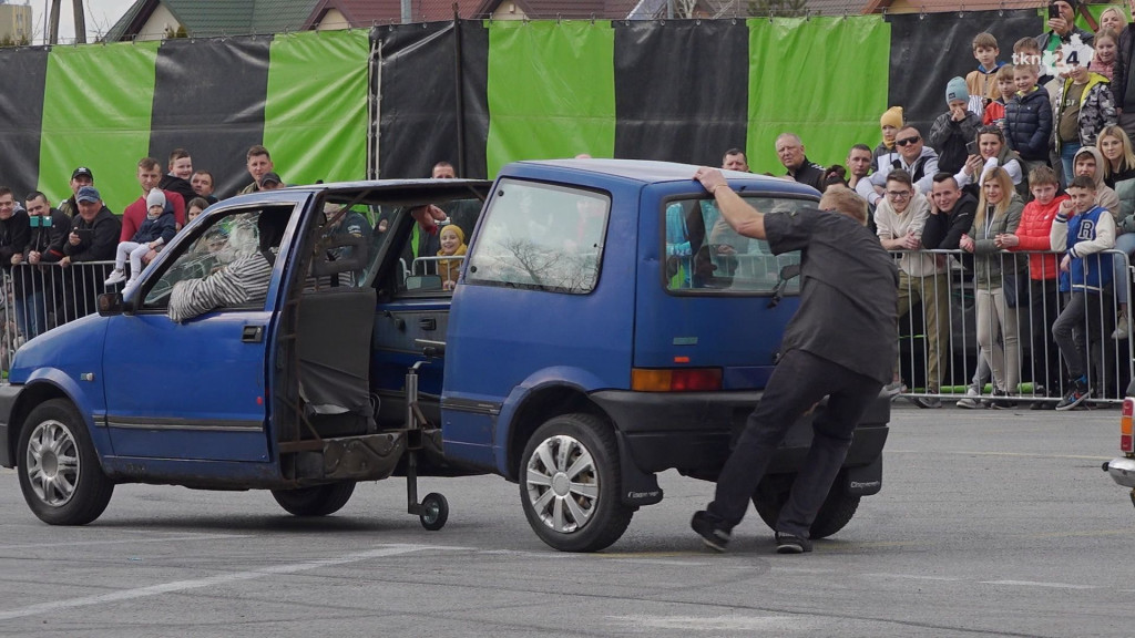 Kaskaderzy i motoryzacyjne show w Końskich. Zobaczcie WIDEO i zdjęcia