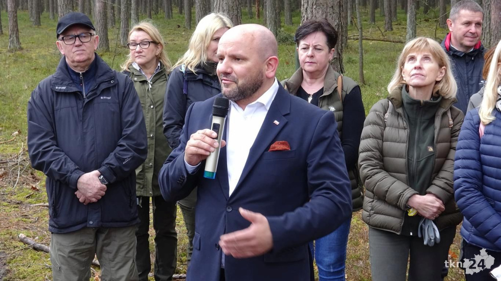 Zasadzili las Jana Pawła II tuż za Końskimi [wideo, zdjęcia]